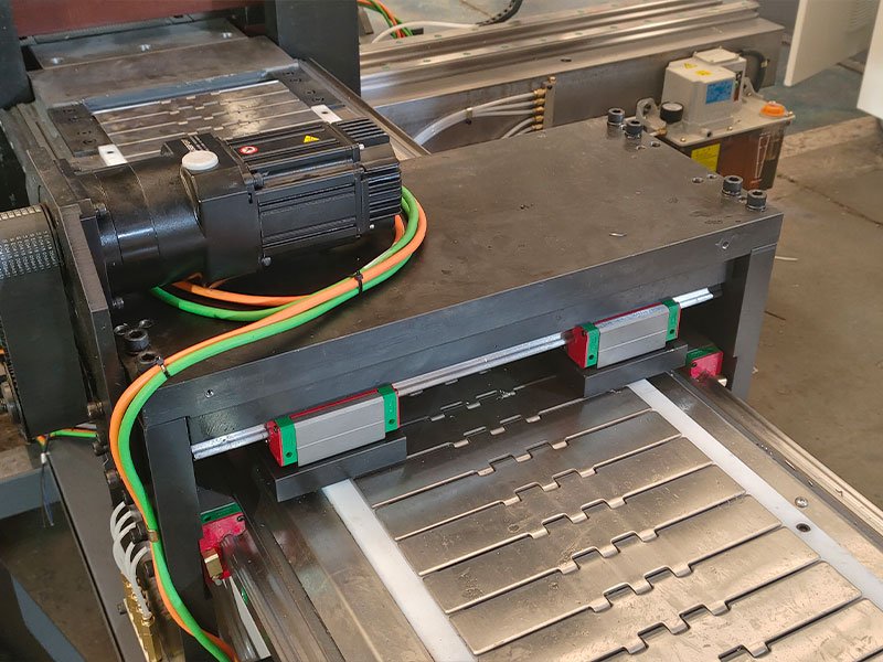 Hydraulic busbar shearing unit